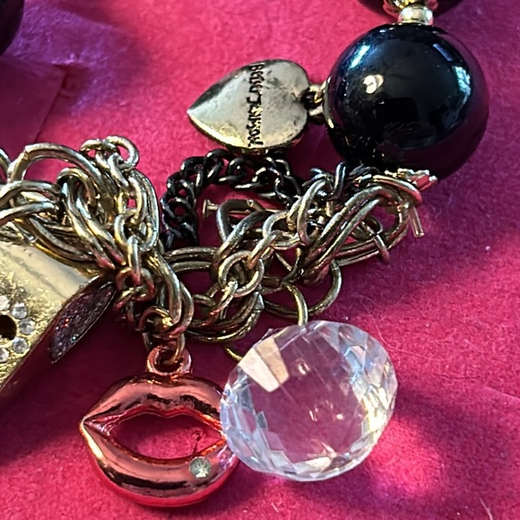 Betsey Johnson charm Bracelet black beads stretch whistle lips - Picture 3 of 3